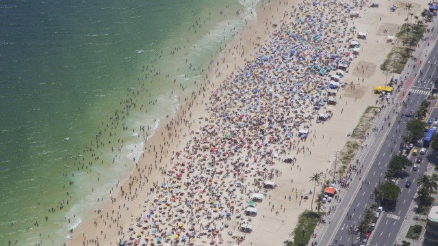 x79891457_ririo-de-janeiro-rj-15-11-2018praia-de-ipanema-lotada-de-banhistas-no-feriadofoto.jpg.pagespeed.ic.eddTdvxgXT